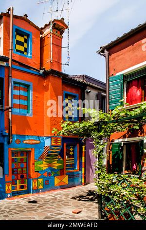 Casa by Bepi Sua ist das bunteste Haus auf der Insel, Insel Burano mit seinen bunten Fischerhäusern in der Lagune von Venedig, Veneto Stockfoto