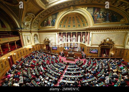 Paris, Frankreich, am 1. Februar 2023. Allgemeine Betrachtung (Übersicht über Atmosphäre oder Ambiance Illustration) während der Rede von Ruslan Stefantchuk (Rouslan Stefantchouk), Vorsitzender des ukrainischen parlaments (Präsident der ukrainischen Rada) im französischen Senat am 1. Februar 2023 in Paris, Frankreich. Foto: Victor Joly/ABACAPRESS.COM Stockfoto