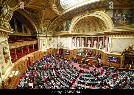 Paris, Frankreich, am 1. Februar 2023. Allgemeine Betrachtung (Übersicht über Atmosphäre oder Ambiance Illustration) während der Rede von Ruslan Stefantchuk (Rouslan Stefantchouk), Vorsitzender des ukrainischen parlaments (Präsident der ukrainischen Rada) im französischen Senat am 1. Februar 2023 in Paris, Frankreich. Foto: Victor Joly/ABACAPRESS.COM Stockfoto