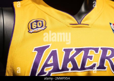 New York, New York, USA. 1. Februar 2023. Pressevorschau für das wertvollste Kobe Bryant Trikot bei Sotheby's ''˜Zenith' Sonderangeboten mit Erinnerungsstücken zur Lakers NBA-Saison 2007-2008. Außerdem werden weitere von Kobe Bryant getragene Artikel in separaten Losen angeboten. (Kreditbild: © Lev Radin/Pacific Press via ZUMA Press Wire) NUR ZUR REDAKTIONELLEN VERWENDUNG! Nicht für den kommerziellen GEBRAUCH! Stockfoto