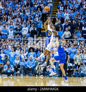 Chapel Hill, NC, USA. 1. Februar 2023. Während der zweiten Hälfte des ACC Basketball-Matchups im Dean Smith Center in Chapel Hill, NC. (Scott Kinser/CSM). Kredit: csm/Alamy Live News Stockfoto