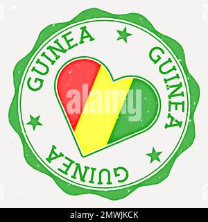 Logo mit Herzflagge aus Guinea. Text des Ländernamens um die Flagge Guinea in Herzform. Fesselnde Vektorillustration. Stock Vektor