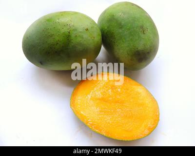 Eine beliebte Mangosorte namens Langra Mango in der Landessprache Indiens. Sie wird hauptsächlich in Varanasi, Nordindien, Bangladesch und Pakistan angebaut. Stockfoto