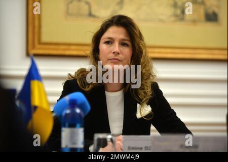 Nicht exklusiv: KIEW, UKRAINE - 01. FEBRUAR 2023 - erste stellvertretende Außenministerin der Ukraine Emine Dschaparova wird während ihres Treffens abgebildet Stockfoto