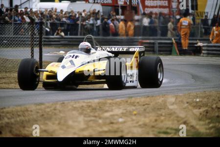 Alain prost fährt seinen Renault beim belgischen Grand Prix 1982 in Zolder Stockfoto