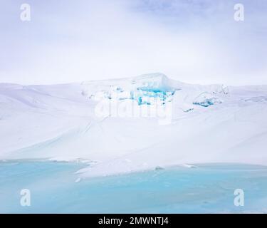 Eine schöne Aufnahme der Druckkämme auf Ross Island in der Antarktis Stockfoto