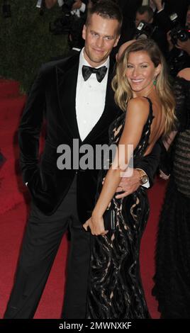 Manhattan, Vereinigte Staaten Von Amerika. 08th. Mai 2014. NEW YORK, NY - 05. MAI: Tom Brady Gisele Bundchen nimmt an der Gala des Kostüminstituts „Charles James: Beyond Fashion“ im Metropolitan Museum of Art am 5. Mai 2014 in New York City Teil. Personen: Tom Brady Gisele Bundchen Kredit: Storms Media Group/Alamy Live News Stockfoto