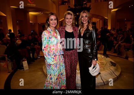 Bettina Cramer, Britta Heidemann und Annika Gassner bei der Anja Gockel Fashion Show „Seven Senses“ auf der Berliner Fashion Week Herbst/Winter 2023 im Stockfoto