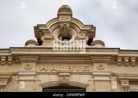 mairie france Textschild an der Wandfassade bedeutet Rathaus im Zentrum von frankreich Stockfoto