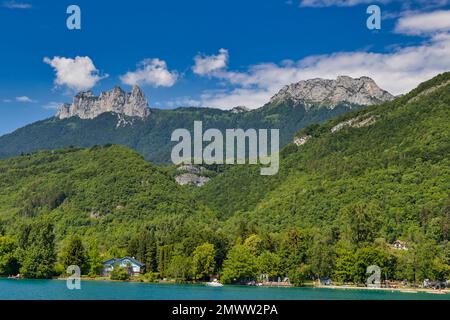 Lake Annecy mit La Tournette im Hintergrund, Frankreich Stockfoto