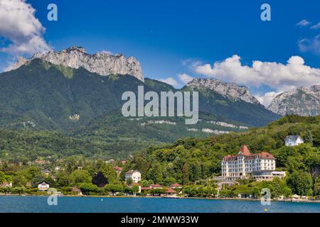 Lake Annecy mit La Tournette im Hintergrund, Frankreich Stockfoto