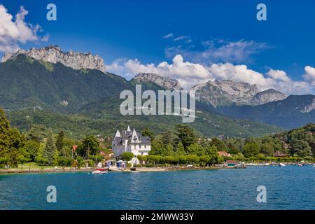 Lake Annecy mit La Tournette im Hintergrund, Frankreich Stockfoto