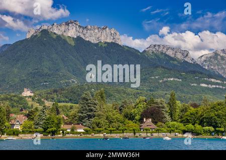 Lake Annecy mit La Tournette im Hintergrund, Frankreich Stockfoto