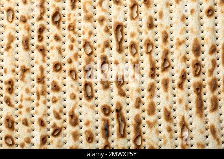 Traditioneller Matzo als Hintergrund, Draufsicht. Pesach (Passover)-Feier Stockfoto