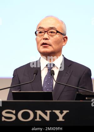 Tokio, Japan. 2. Februar 2023. Der japanische Elektronikriese Hiroki Totoki, Executive Vice President und CFO von Sony, spricht, da er zum neuen President und COO ernannt wird, der ab dem 1. April am Donnerstag, den 2. Februar 2023 in der Sony Zentrale in Tokio stattfindet. Präsident Kenichiro Yoshida wird Chairman und CEO des Unternehmens. Kredit: Yoshio Tsunoda/AFLO/Alamy Live News Stockfoto