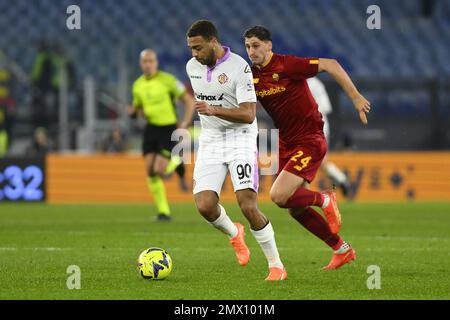 Cyriel Dessers aus den USA Cremonese und Marash Kumbulla von A.S. Roma während des Coppa Italia Viertelfinales zwischen A.S. Rom gegen USA Cremonese im Februar Stockfoto