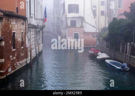 Venedig, Italien. Donnerstag, 2. Februar 2023. Venedig, Italien. Ein nebiger Tag in Venedig, Italien. Foto: Zanon Luca/Alamy Live News Stockfoto