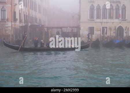 Venedig, Italien. Donnerstag, 2. Februar 2023. Venedig, Italien. Ein nebiger Tag in Venedig, Italien. Foto: Zanon Luca/Alamy Live News Stockfoto