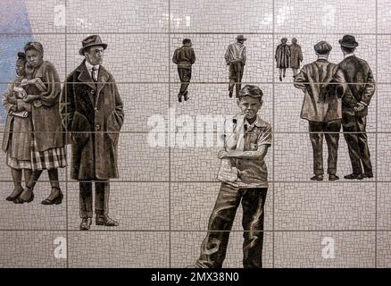 Mosaikfliesen von Menschen in der 63. Street Station an der F U-Bahnlinie im oberen Osten von Manhattan New York City Stockfoto