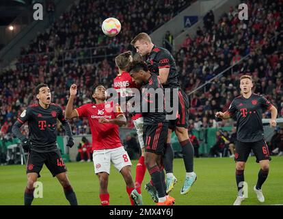 Mainz, Deutschland. 02. Februar 2023. 02.02.2023, MEWA Arena, Mainz, GER, DFB-Pokal, 1.FSV FSV FSV Mainz 05 vs. FC Bayern München, im Bild Jamal Musiala (München), Leandro Barreiro Martins (Mainz)), Silvan Widmer (Mainz), Kingsley Coman (München), Matthijs de Ligt (München), Joshua Kimmich (München). Guthaben: dpa/Alamy Live News Stockfoto