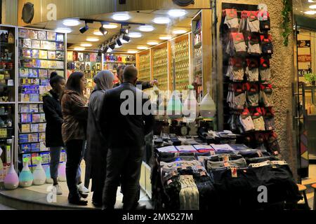 Ein Parfümgeschäft in Downtown Amman City, Jordanien, Naher Osten Stockfoto