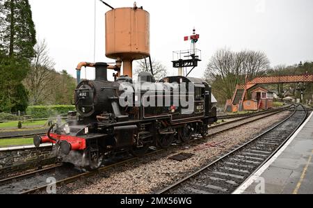 LMS Ivatt-Tankmotor der Klasse 2MT 2-6-2 Nr. 41312 in Buckfastleigh auf der South Devon Railway während der Winter Steam Gala 2022-2023 Stockfoto