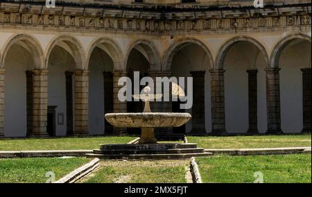 Das Certosa di San Lorenzo (Padula) ist das größte Kloster in Süditalien, berühmt für seine architektonische Pracht und seine künstlerischen Schätze. Stockfoto