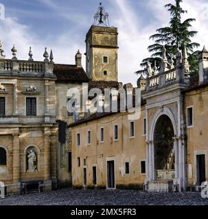 Das Certosa di San Lorenzo (Padula) ist das größte Kloster in Süditalien, berühmt für seine architektonische Pracht und seine künstlerischen Schätze. Stockfoto