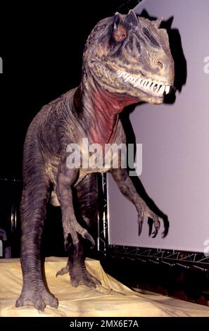 Lebensgroße animatronische Dinosaurier des amerikanischen Unternehmens Dinamation Corp auf der Ausstellung bei den „Dinosaurs Alive!“ Die Ausstellung im Alexandrea-Palast erfreuen Sie sich an der Besichtigung Stockfoto