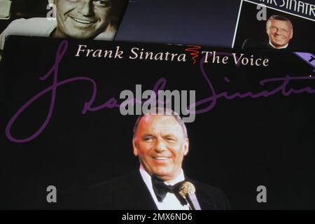 Viersen, Deutschland - 8. Juni 2022: Zusammenfassung des Albums der Schallplatten The Voice von Frank Sinatra Stockfoto