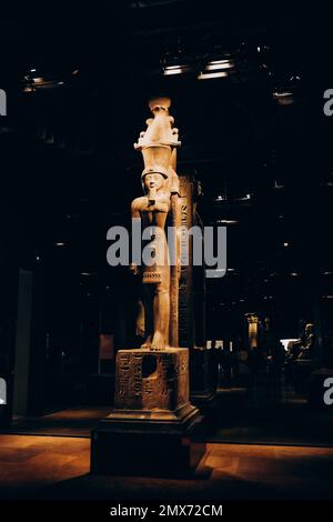 Turin, Italien - Juni 21. 2022: Ausstellung von Mumien, Artefakten und ägyptischen Funden im Ägyptischen Museum von Turin. Stockfoto