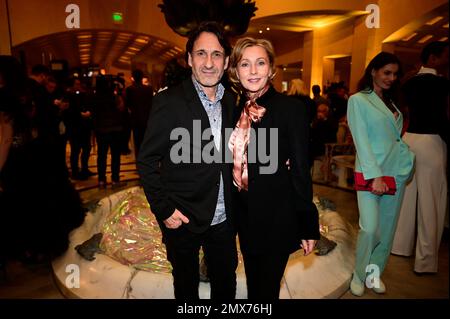 Falk-Willy Wild und Dana Golombek bei der Anja Gockel Fashion Show „Seven Senses“ auf der Berliner Modewoche Herbst/Winter 2023 im Hotel Adlon Kempin Stockfoto