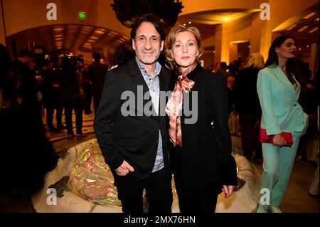 Falk-Willy Wild und Dana Golombek bei der Anja Gockel Fashion Show „Seven Senses“ auf der Berliner Modewoche Herbst/Winter 2023 im Hotel Adlon Kempin Stockfoto