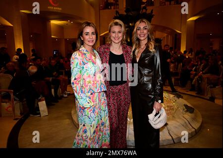 Bettina Cramer, Britta Heidemann und Annika Gassner bei der Anja Gockel Fashion Show „Seven Senses“ auf der Berliner Fashion Week Herbst/Winter 2023 im Stockfoto