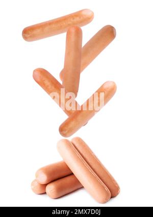 Set mit fliegenden frischen Würstchen auf weißem Hintergrund Stockfoto