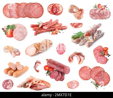Mit verschiedenen leckeren Würstchen auf weißem Hintergrund Stockfoto