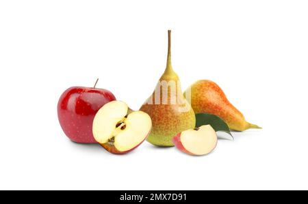 Reife, saftige Birnen und Äpfel auf weißem Hintergrund Stockfoto