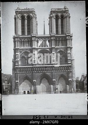 Paris (4. Arr.), France Notre-Dame de Paris, geschützt vor Bombenanschlägen, Stockfoto