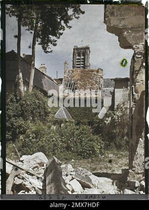 Soissons, Aisne, Frankreich Ruinen Rue des Minimes, unten die Kathedrale , 1917 - Aisne - Fernand Cuville (fotografischer Teil der Armee) - (Mai - Juli) Stockfoto