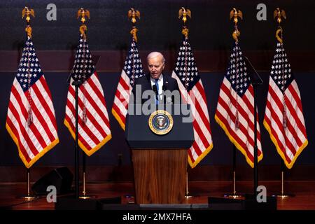 Washington, Vereinigte Staaten. 02. Februar 2023. US-Präsident Joe Biden spricht während des National Prayer Breakfast im Capitol in Washington, DC, am Donnerstag, den 2. Februar 2023. Kredit: Julia Nikhinson/CNP/dpa/Alamy Live News Stockfoto