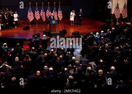 Washington, Vereinigte Staaten. 02. Februar 2023. US-Präsident Joe Biden spricht während des National Prayer Breakfast im Capitol in Washington, DC, am Donnerstag, den 2. Februar 2023. Kredit: Julia Nikhinson/CNP/dpa/Alamy Live News Stockfoto