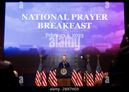 Washington, Vereinigte Staaten. 02. Februar 2023. US-Präsident Joe Biden spricht während des National Prayer Breakfast im Capitol in Washington, DC, am Donnerstag, den 2. Februar 2023. Kredit: Julia Nikhinson/CNP/dpa/Alamy Live News Stockfoto