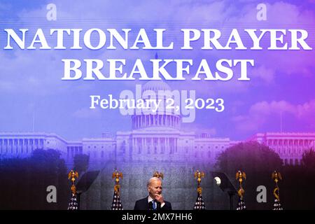 Washington, Vereinigte Staaten. 02. Februar 2023. US-Präsident Joe Biden spricht während des National Prayer Breakfast im Capitol in Washington, DC, am Donnerstag, den 2. Februar 2023. Kredit: Julia Nikhinson/CNP/dpa/Alamy Live News Stockfoto