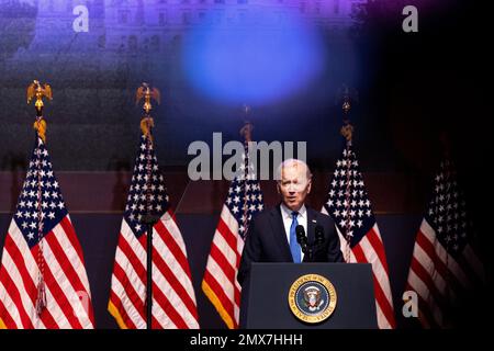 Washington, Vereinigte Staaten. 02. Februar 2023. US-Präsident Joe Biden spricht während des National Prayer Breakfast im Capitol in Washington, DC, am Donnerstag, den 2. Februar 2023. Kredit: Julia Nikhinson/CNP/dpa/Alamy Live News Stockfoto