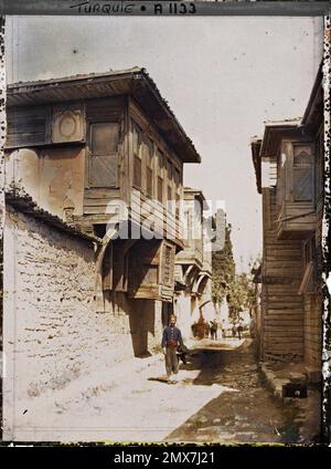Konstantinopel (aktuelles Istanbul), Türkei ein Mann und Jungen in einer Straße in Eyüp, 1912 - Türkei - Stéphane Passet - (September) Stockfoto