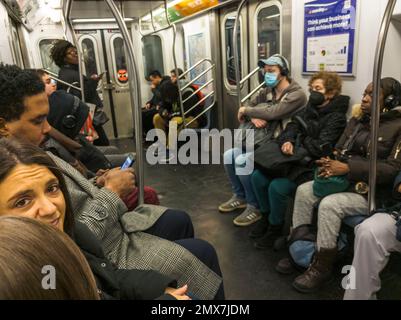 Wochenende mit der U-Bahn in New York am Sonntag, 29. Januar 2023. (© Richard B. Levine) Stockfoto