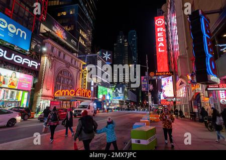 AMC Empire 25 Cinemas und Regal Cinemas am Times Square in New York am Mittwoch, den 1. Februar 2023. (© Richard B. Levine) Stockfoto