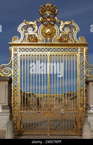 Frankreich, Versailles, Schloss von Versailles, die königlichen Tore von Versailles, die während der Französischen Revolution abgerissen wurden, wurden mit nachgebildet Stockfoto