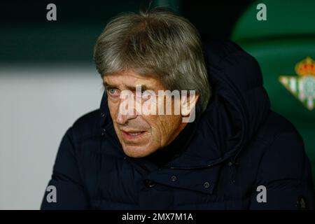 Real Betis Cheftrainer Manuel Pellegrini während des Spiels La Liga, Date 17, zwischen Real Betis und dem FC Barcelona, gespielt am 01. Februar 2023 im Benito Villamarin Stadion in Sevilla, Spanien. (Foto: Antonio Pozo / PRESSIN) Stockfoto