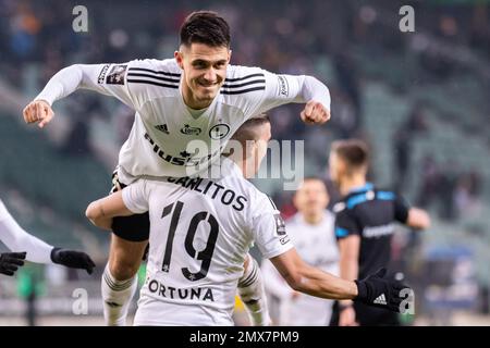 Warschau, Polen. 29. Januar 2023. Bartosz Kapustka und Carlos Daniel Lopez Huesca „Carlitos“ von Legia feiern ein Tor während des Spiels der polnischen PKO Ekstraklasa League zwischen Legia Warszawa und Korona Kielce im Marschall Jozef Pilsudski Legia Warsaw Municipal Stadium.Endstand: Legia Warszawa 3:2 Korona Kielce. (Foto: Mikolaj Barbanell/SOPA Images/Sipa USA) Guthaben: SIPA USA/Alamy Live News Stockfoto